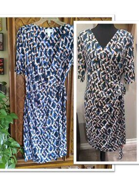 MOTHERHOOD MATERNITY Tie-Waist  Surplice Maternity Dress - Navy/Blush Geo Print